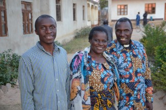Pfarrer Mpolo mit Frau Anna und Sohn Imani